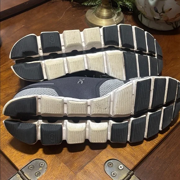 On Running Men's Gray and Black Athletic Shoes - Picture 4 of 4